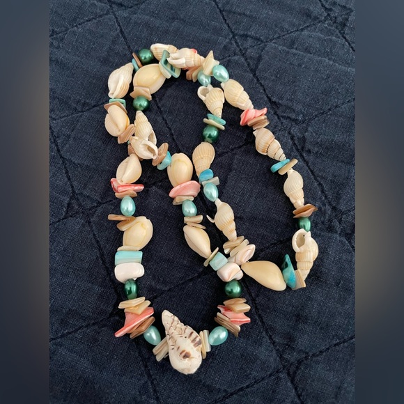 Shell necklace - Picture 2 of 3